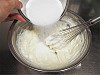 グラニュー糖を加えられるバター
