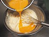 溶き解した全卵を加えられるバター類