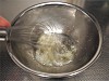 泡立てられる卵白