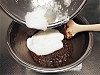 アパレイユに加えられるメレンゲ